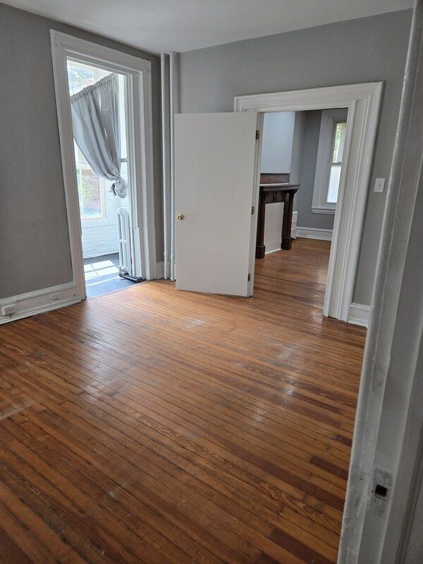 Foto del edificio - 516 W Queen Ln