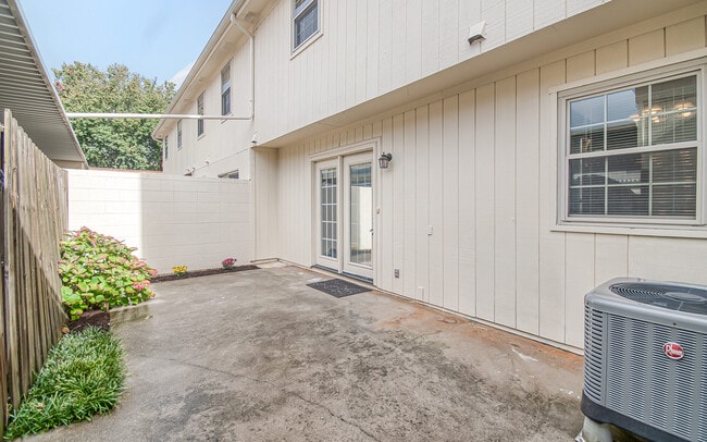 Foto del edificio - 7914 Gleason Dr