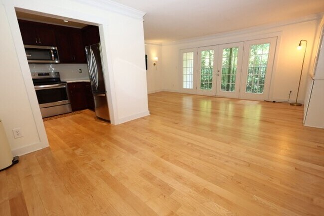 Foto del edificio - 2 Bedroom Condo in Buckhead for RENT!!! (Garden Brook at Peachtree Hills)