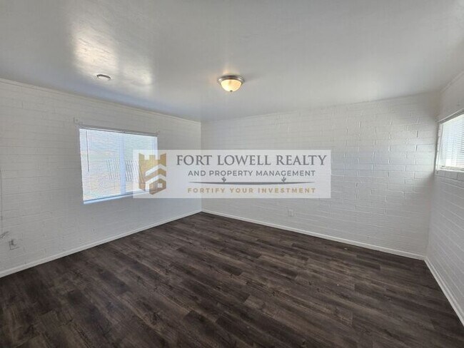 Foto del edificio - 3049 E Proctor Vista