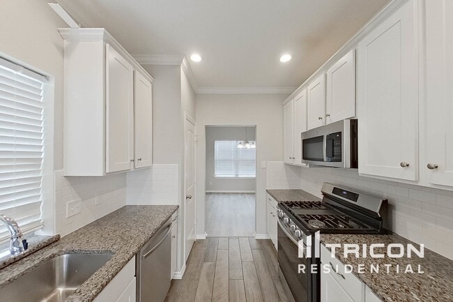 Building Photo - 523 Long Prairie Dr