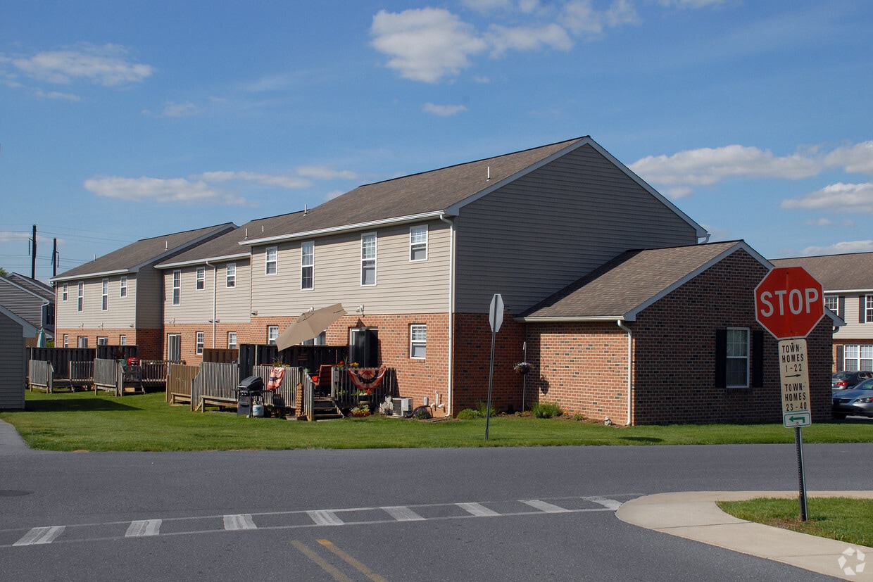 Building Photo - Ambleside Townhouses