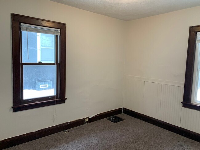 Foto del edificio - 3418 N Logan Ave