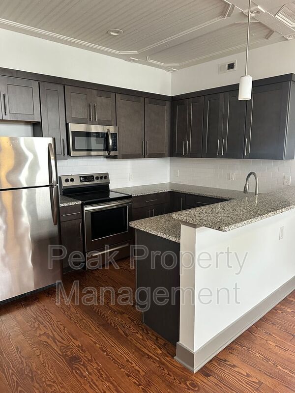 Building Photo - 1204 Hull St