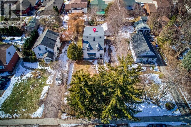 Building Photo - 142 Ewen Rd