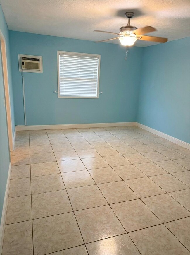 Building Photo - 1260 Balmy Beach Dr