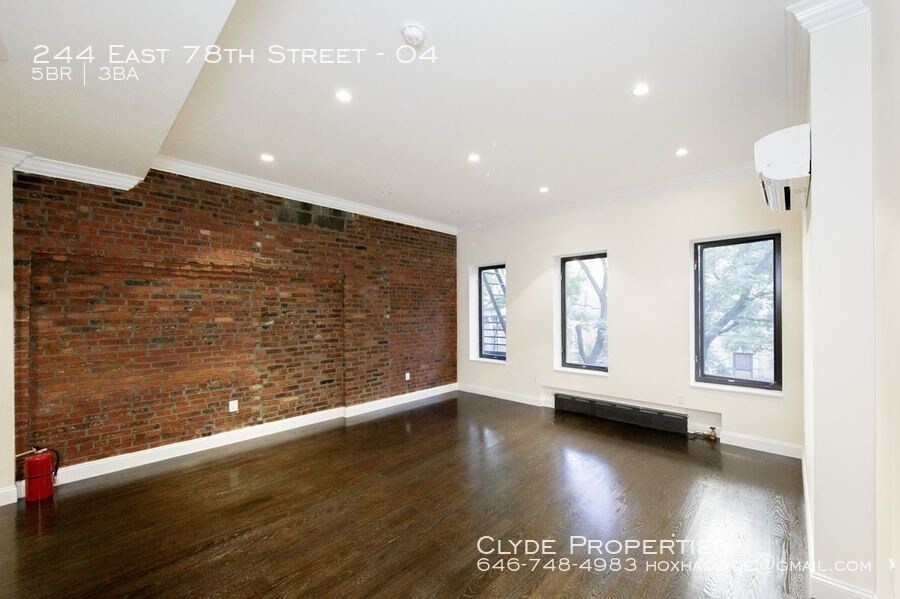 Primary Photo - Stunning 5 bedroom duplex with 3 full baths!