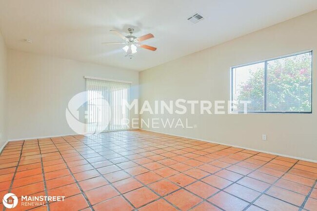 Building Photo - 6606 S 10th Dr, Phoenix, AZ 85041
