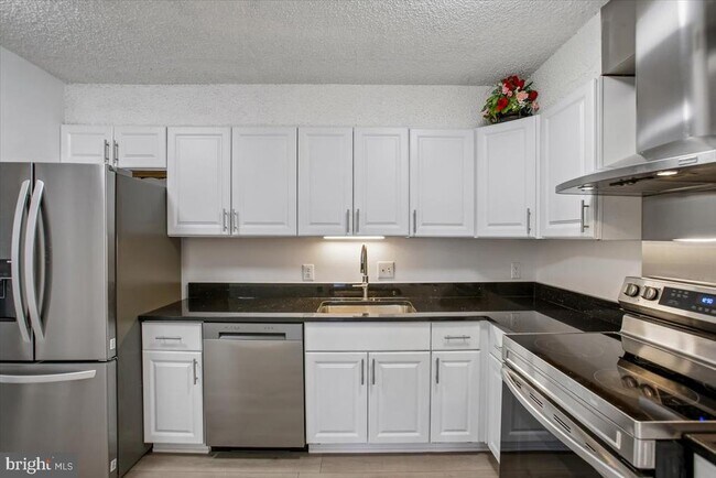 Foto del edificio - 3800 Powell Ln