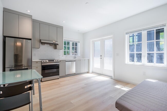 Building Photo - 3887 W 15th Ave