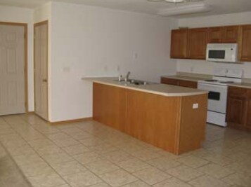 Kitchen - 944-1126 Terry Ln