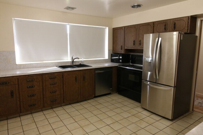 Foto del edificio - Lovely Home For Rent In Orem, UT