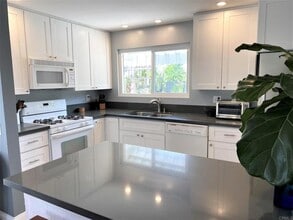 Building Photo - 1421 Temple Heights Dr