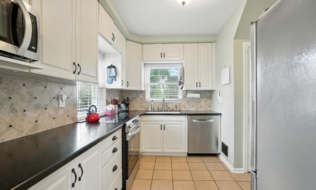 Building Photo - 3935 Eileen Dr