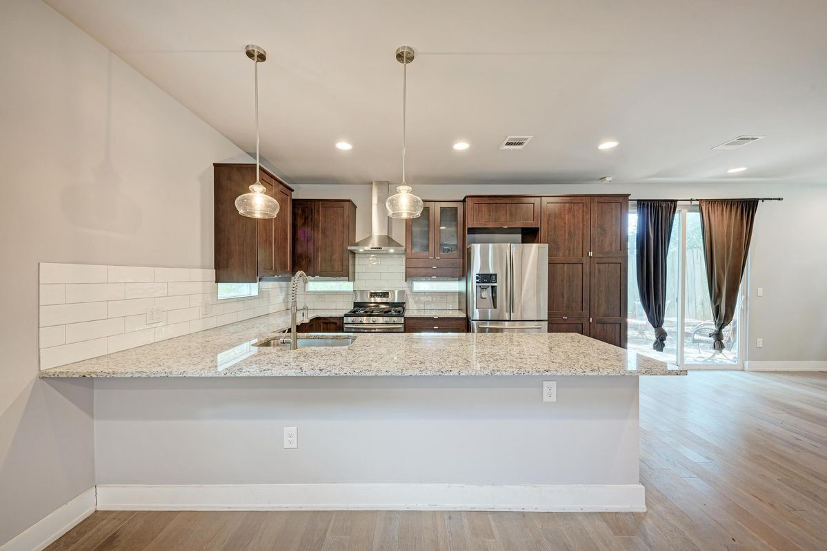Foto principal - 5308 Downs Dr