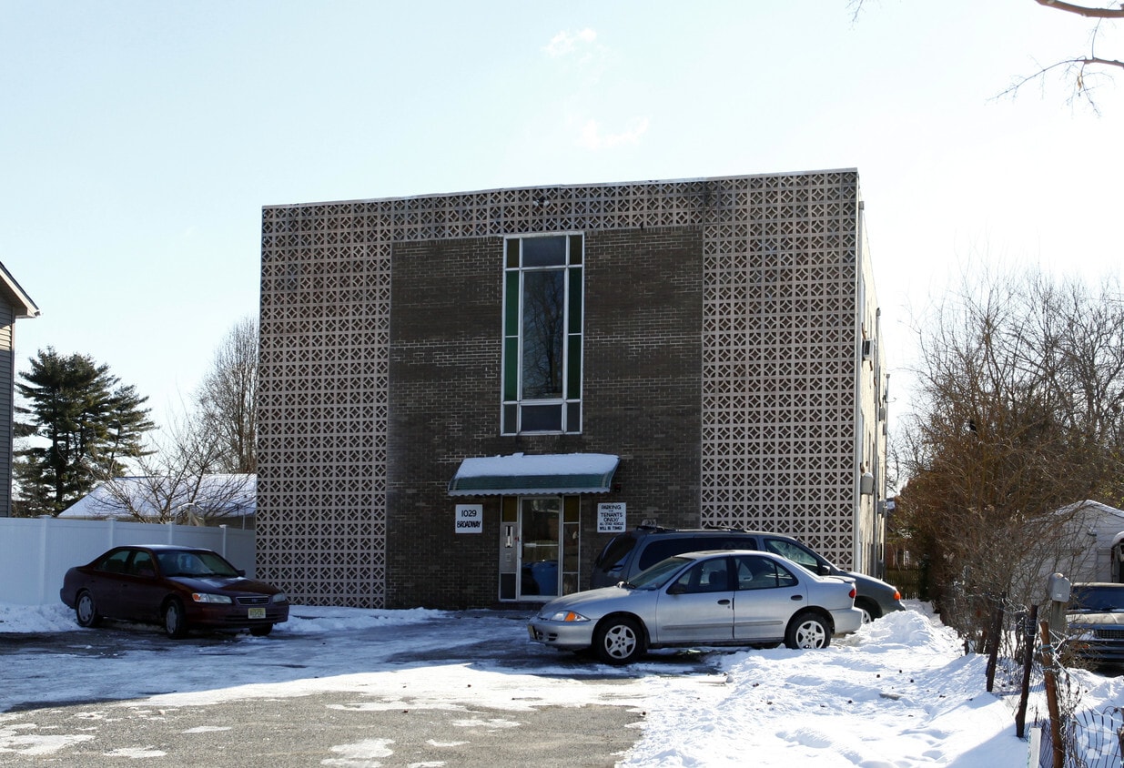 Primary Photo - 1029 Old Broadway St