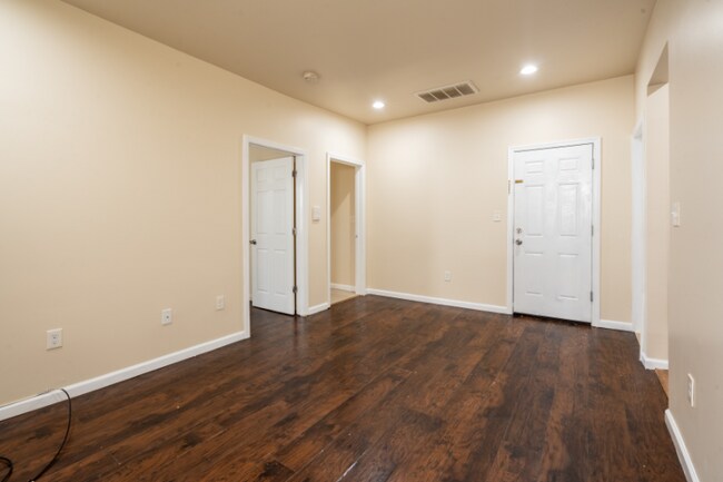 Foto del edificio - 467 Hawthorne Ave