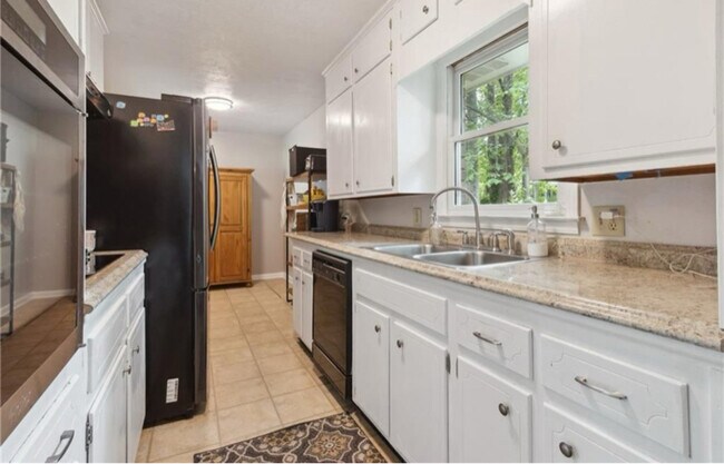 Building Photo - 3925 Chicamauga Dr