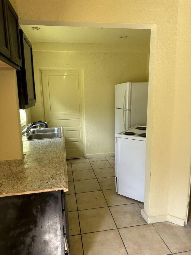 Foto del edificio - 3 bedroom in Jacksonville FL 32209