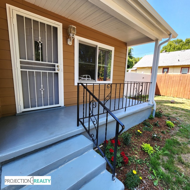 Photo - 1538 NE Dekum St House