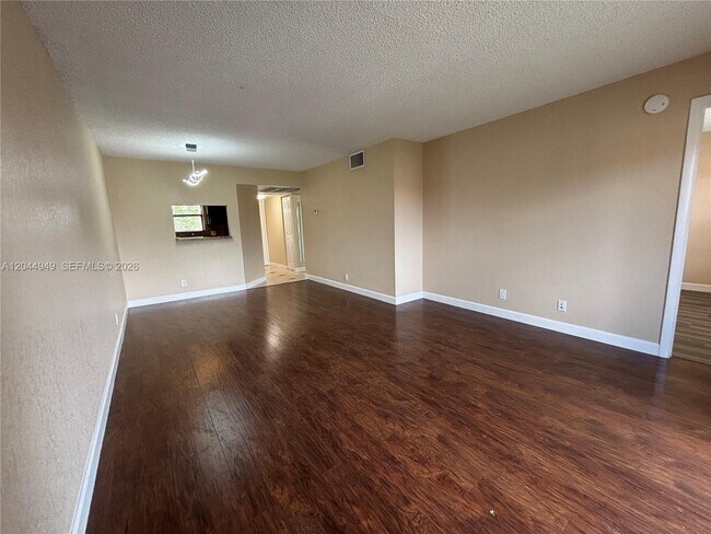 Foto del edificio - 21909 Lake Forest Cir