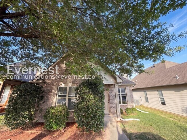 Foto del edificio - 3-Bed/2-Bath Home with Fenced Yard/Available Now!
