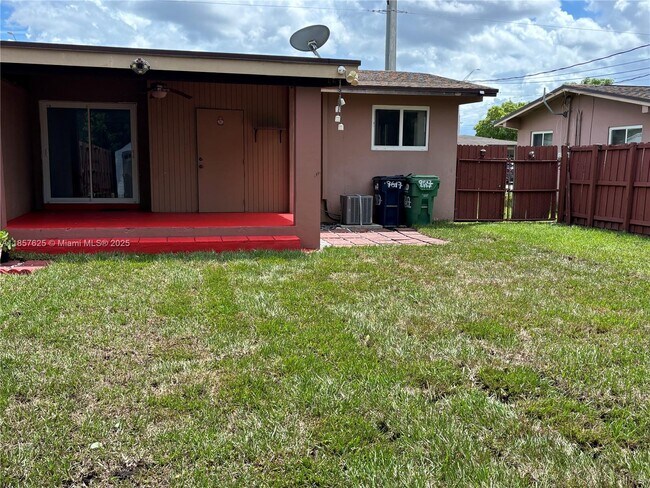 Foto del edificio - 9617 SW 36th St