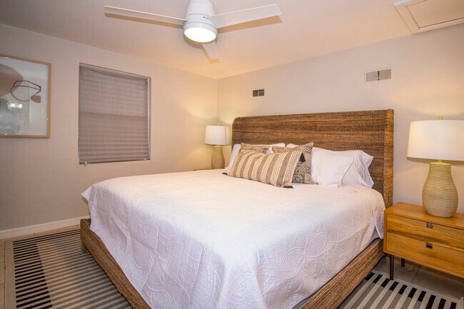 Foto del edificio - 2405 N Beach Rd