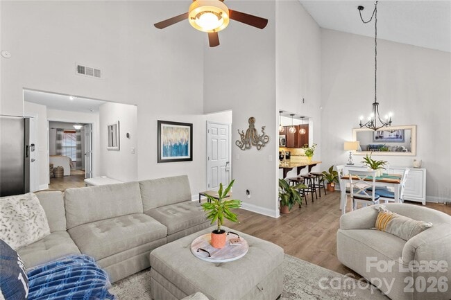 Foto del edificio - 19843 Henderson Rd