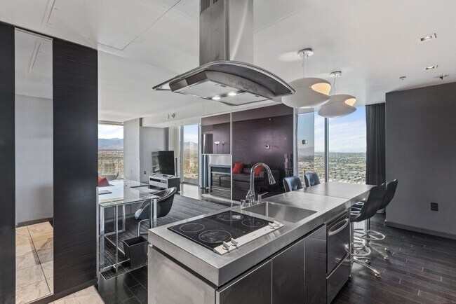 Building Photo - 4381 W Flamingo Rd