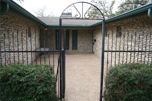 Building Photo - 2106 Rabb Rd