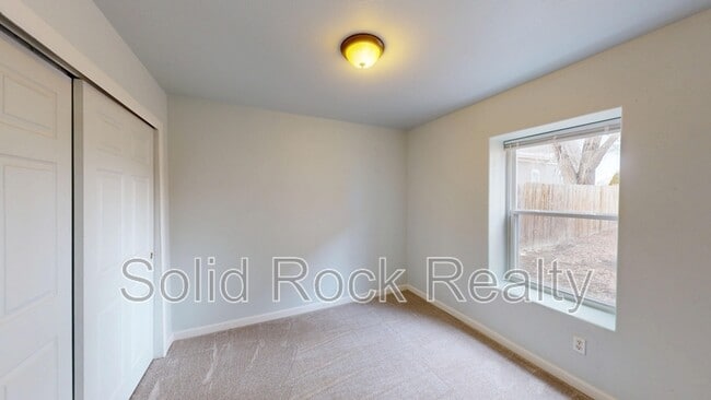 Foto del edificio - 712 E 3rd St