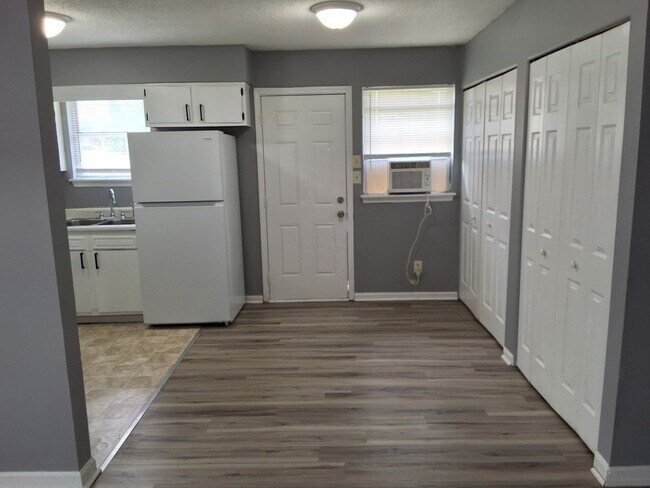 Foto del edificio - CHARMING 3 BED, 1 BATH HOUSE LOCATED IN ELIZABETHTOWN, KY