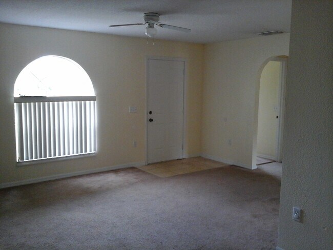 Building Photo - 3 Bedroom Home