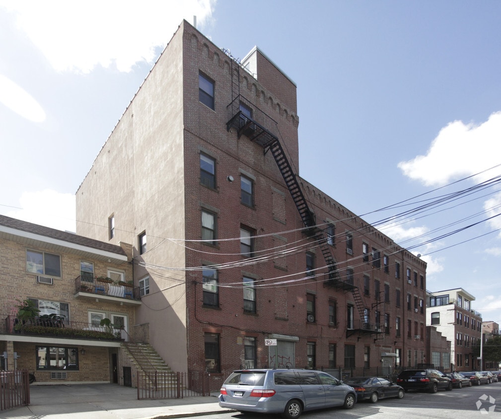 Building Photo - 140-144 Jackson St