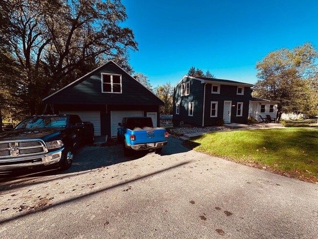 Building Photo - Newly Remodeled Home