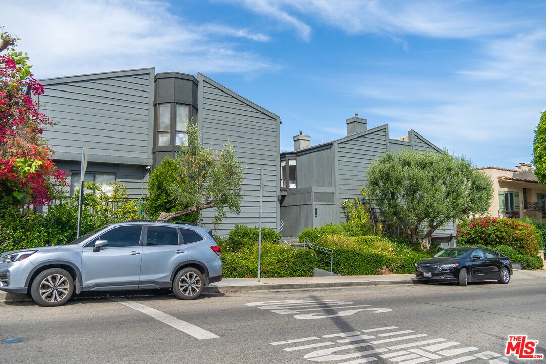 Foto principal - 880 Hilldale Ave