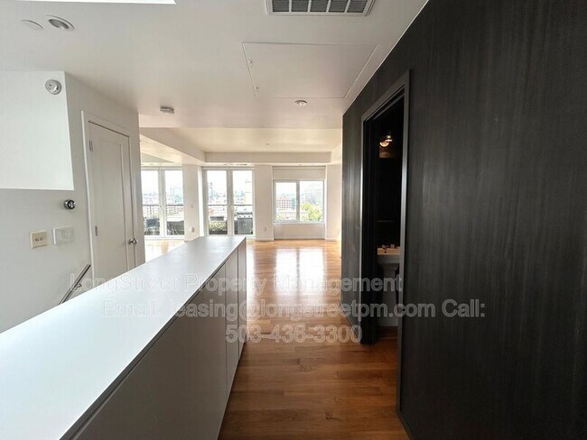 Foto del edificio - 300 NW 8th Ave