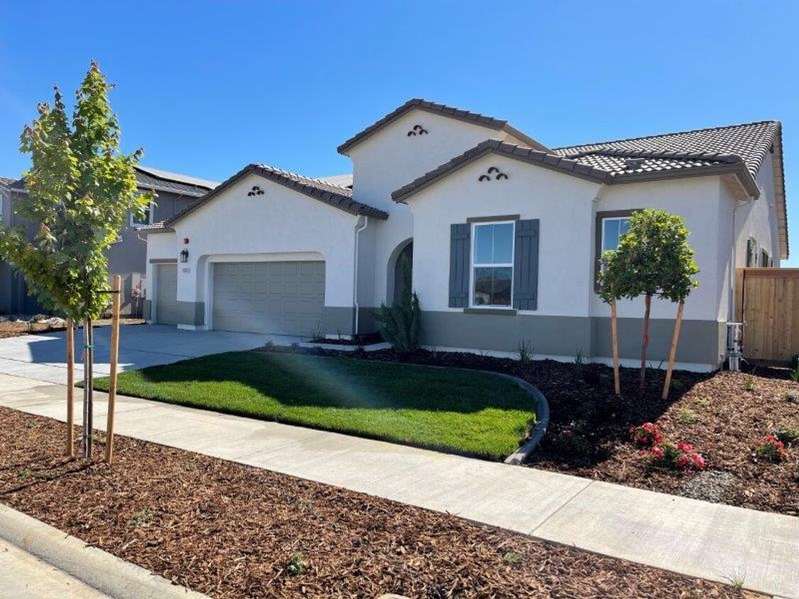 Primary Photo - Fabulous Single Level 4 Bedroom in 95757