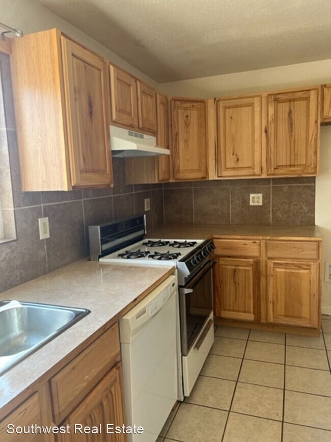 Building Photo - 2 br, 1 bath House - 117 W. Manana Blvd.