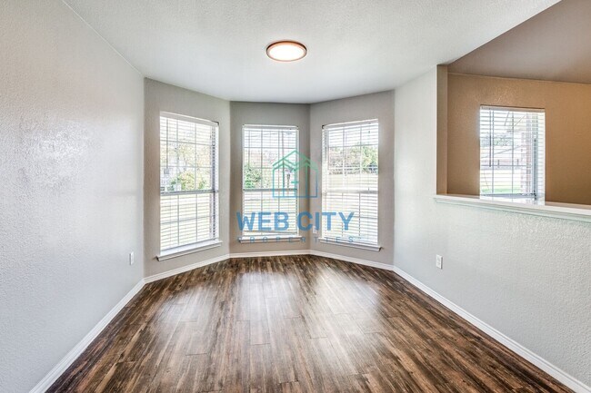 Building Photo - 6527 Leana Ave