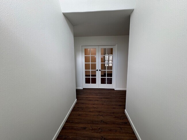 Foto del edificio - 697 Cromwell Ave