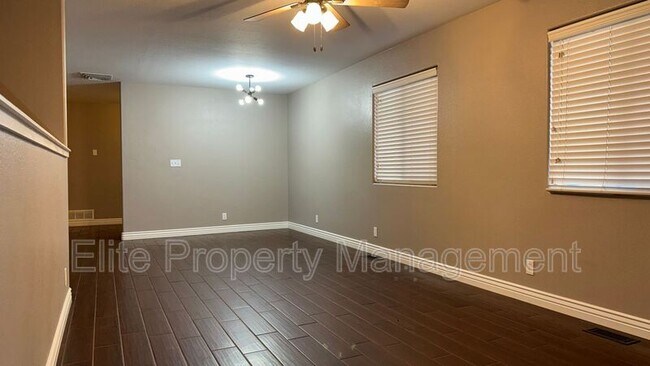 Foto del edificio - 788 S Knox Dr