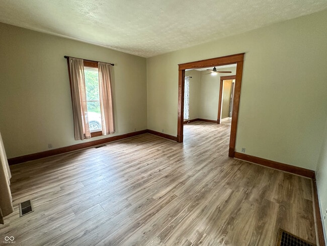 Building Photo - 408 W Walnut St