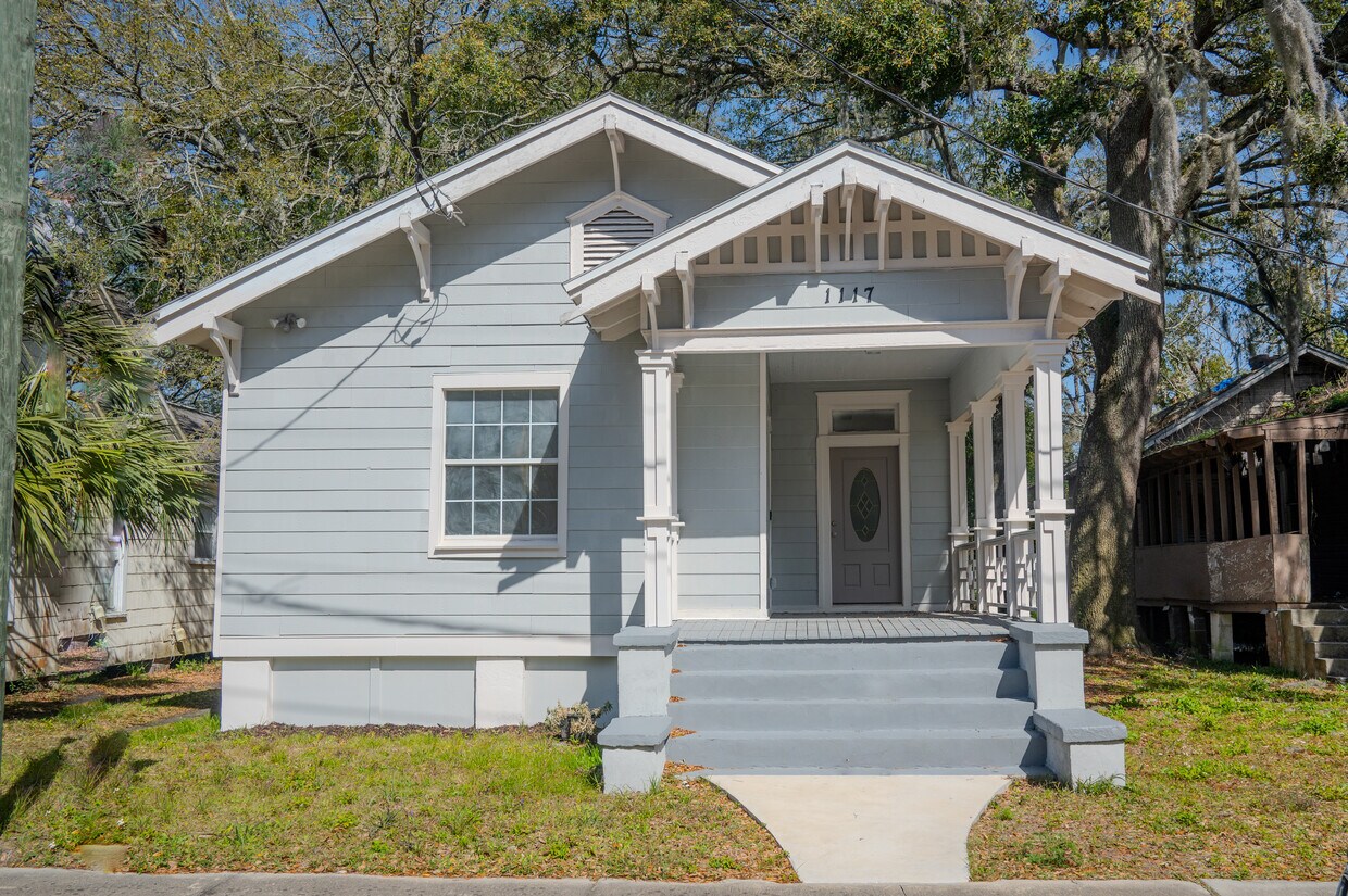 Foto principal - 1117 E 11th St