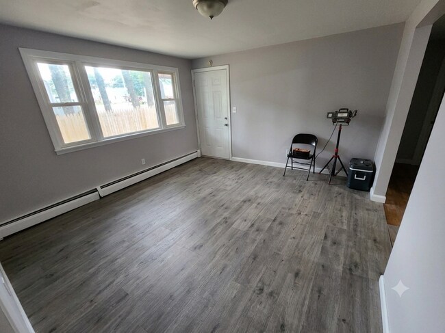 Building Photo - 2015-2017 Corbin Ave