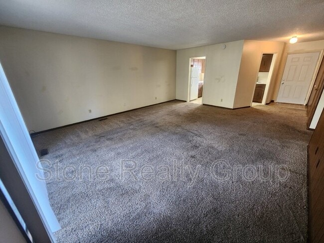 Building Photo - 2323 Wallace Ave