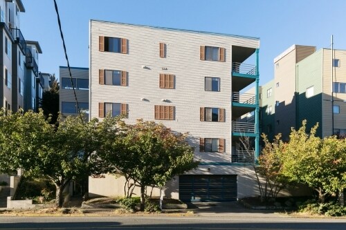 Building Photo - Avalon Condominiums - 2 bedrooms