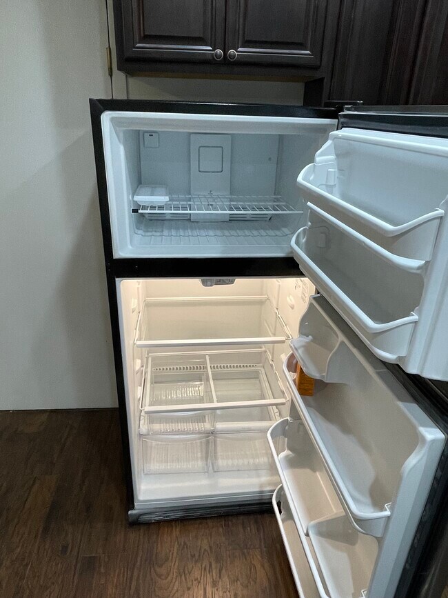 Fridge/freezer - 125 E 1st Ave