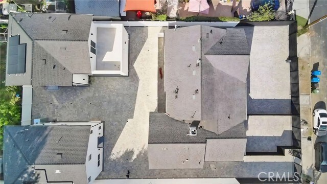 Foto del edificio - 7423 Balcom Ave